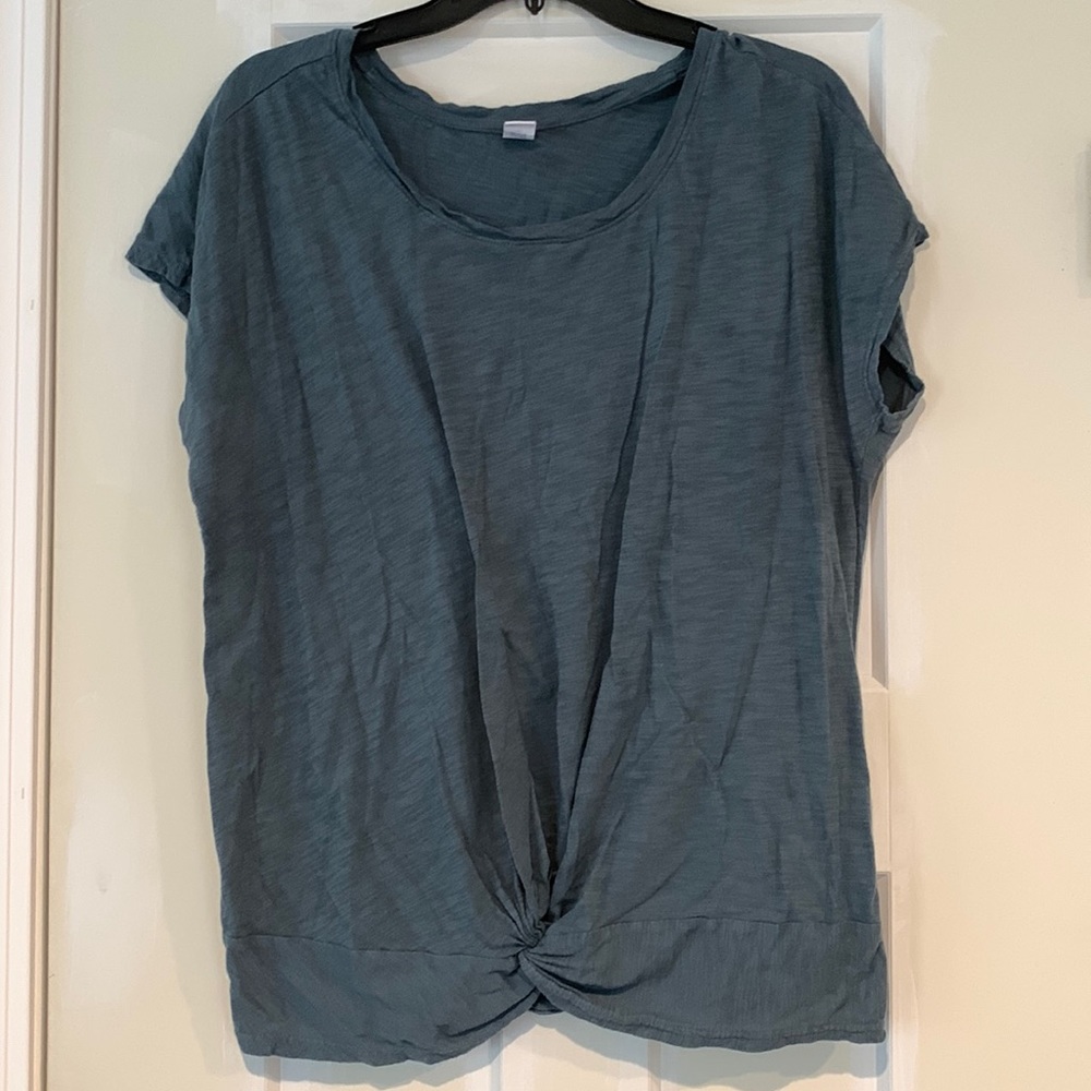 Old Navy knot front maternity t shirt size large